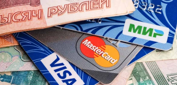 Банки снижают лимиты по кредитным картам