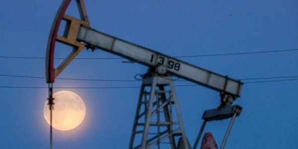 ЦБ объяснил декабрьское ослабление рубля снижением цен на нефть