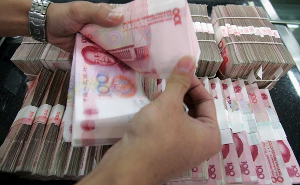 
Бизнес пожаловался на невозможность надолго занимать в юанях
